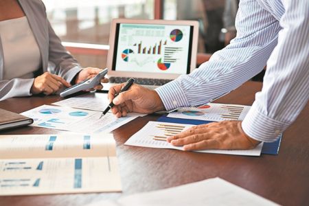 Βιώσιμες λύσεις για την αναδιάρθωση κλάδων και την ανάπτυξη