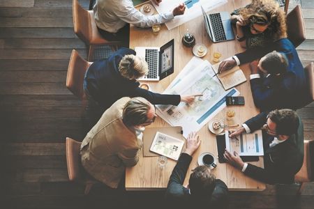 Κινητικότητα στην αγορά με νέα deals και επενδύσεις