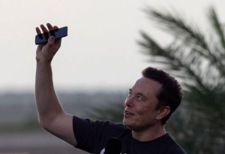 Ο Έλον Μασκ συμβουλεύει τον εαυτό του: «Σταμάτα και μύρισε τα τριαντάφυλλα»