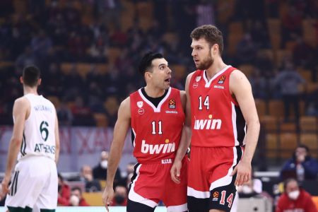 Ποιοι «πράσινοι» θέλουν Σλούκα και Βεζένκοφ στον Παναθηναϊκό