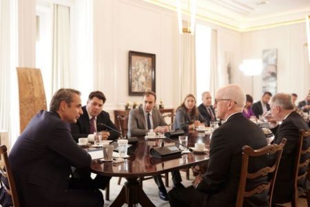 Mitsotakis discusses Alexandroupolis base, escalating Turkish provocations with US House delegation