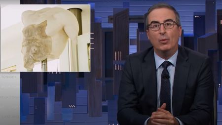 Τζον Όλιβερ: Τα Γλυπτά του Παρθενώνα πρέπει να επιστραφούν στην Ελλάδα