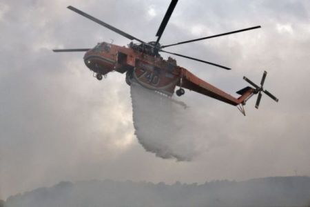 Φωτιά στα όρια της πόλης του Ρεθύμνου – Πνέουν ισχυροί άνεμοι