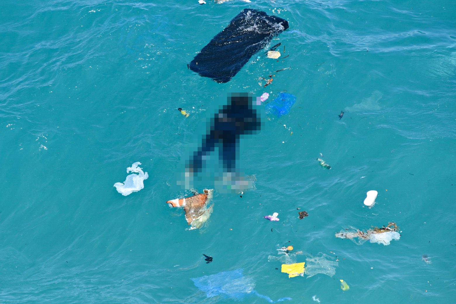 Κύθηρα: Οι δυσμενείς καιρικές συνθήκες δυσκολεύουν τις έρευνες και την ανάσυρση σορών