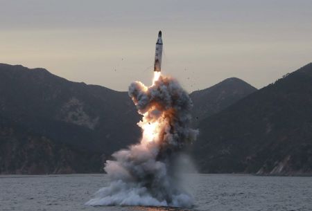 Βόρεια Κορέα: Η Πιονγκγιάνγκ εκτόξευσε δύο βαλλιστικούς πυραύλους
