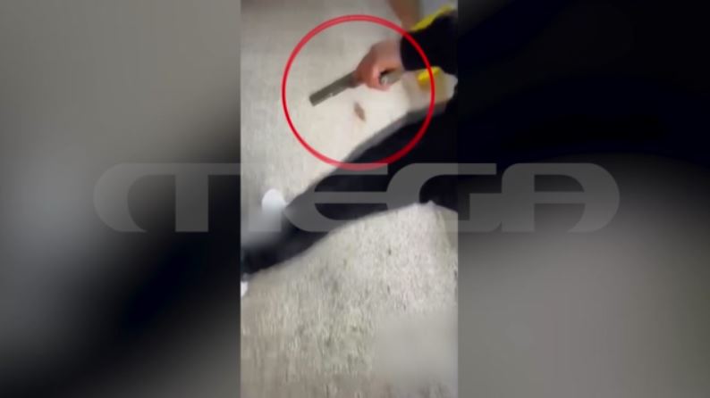 Πολυτεχνειούπολη: Μέλος της συμμορίας έκανε «περιπολία» με πιστόλι και πίτμπουλ – Βίντεο ντοκουμέντο