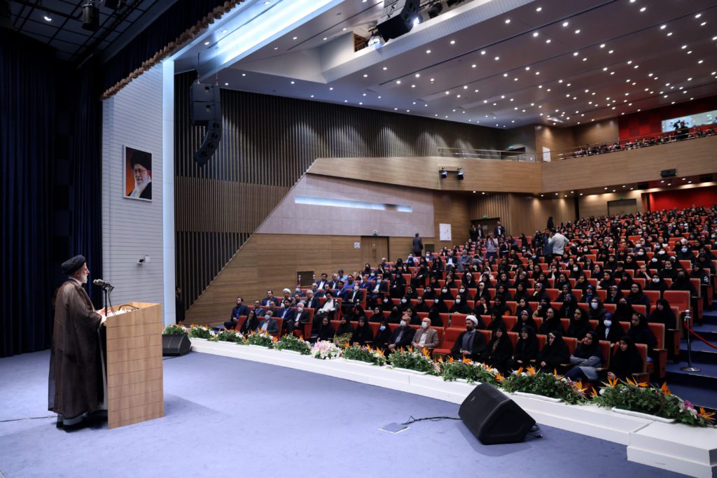 Ιράν: Φοιτήτριες αποδοκίμασαν τον πρόεδρο Ραϊσί – Συνεχίζεται η καταστολή των διαδηλώσεων