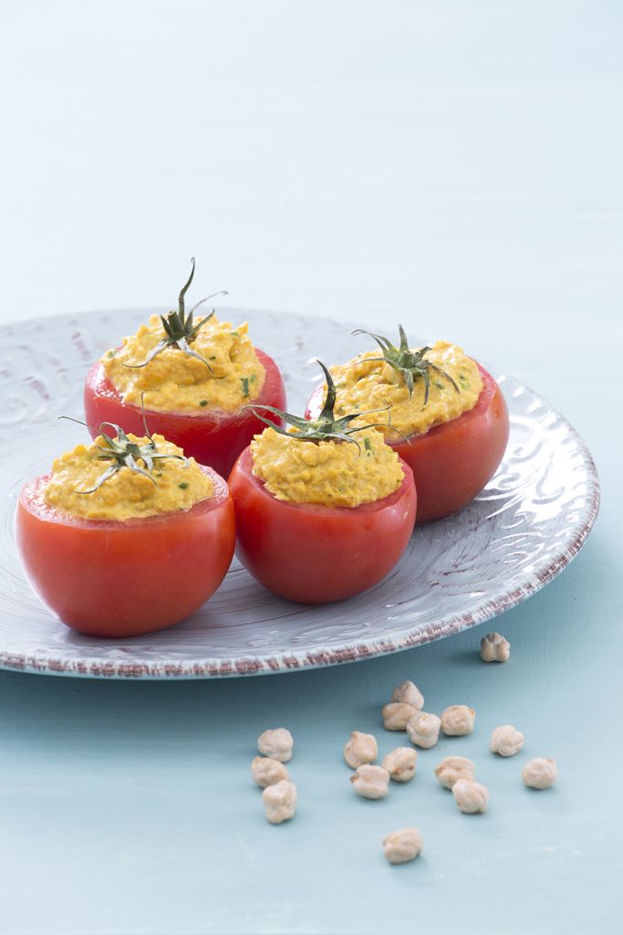 Ντομάτες γεμιστές με άλειμμα ρεβιθιού
