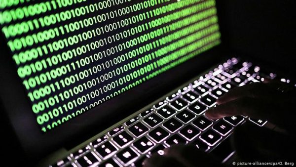 ΗΠΑ: Φιλορώσοι χάκερ «χτύπησαν» ιστότοπους 14 αμερικάνικων αεροδρομίων | tovima.gr