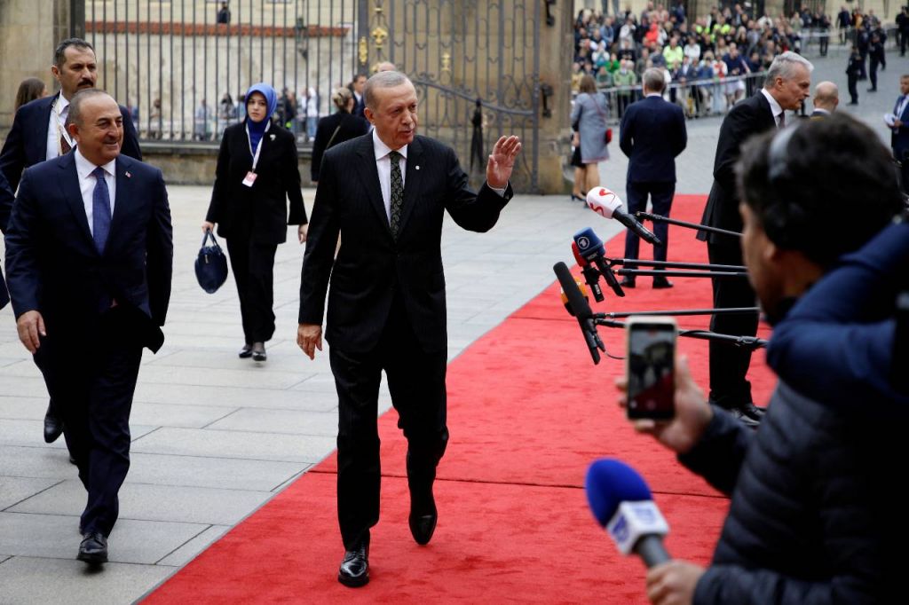 Ankara stirs, exploits tensions with Greece to pressure US, Athens’ allies stand firm