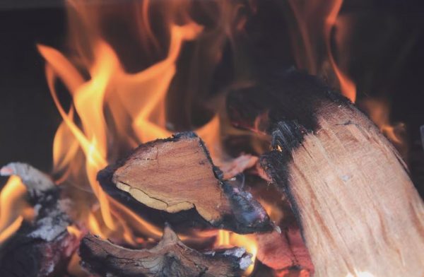 Καυσόξυλα: «Χιλιάδες θάνατοι από μικροσωματίδια»