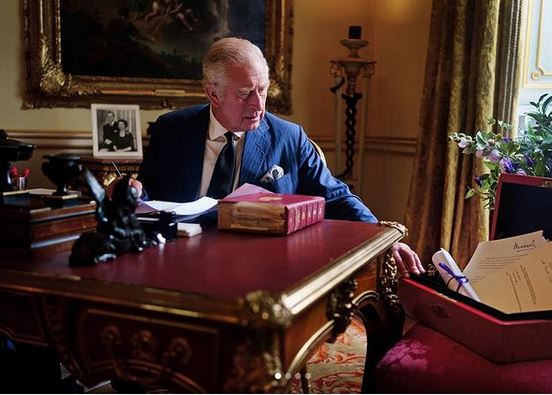 Βασιλιάς Κάρολος: Στις 6 Μαΐου η τελετή για τη στέψη του – Τι αλλάζει στη διάρκεια και τους καλεσμένους