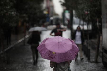 Εκτακτο δελτίο επιδείνωσης καιρού: Ερχονται καταιγίδες από το απόγευμα