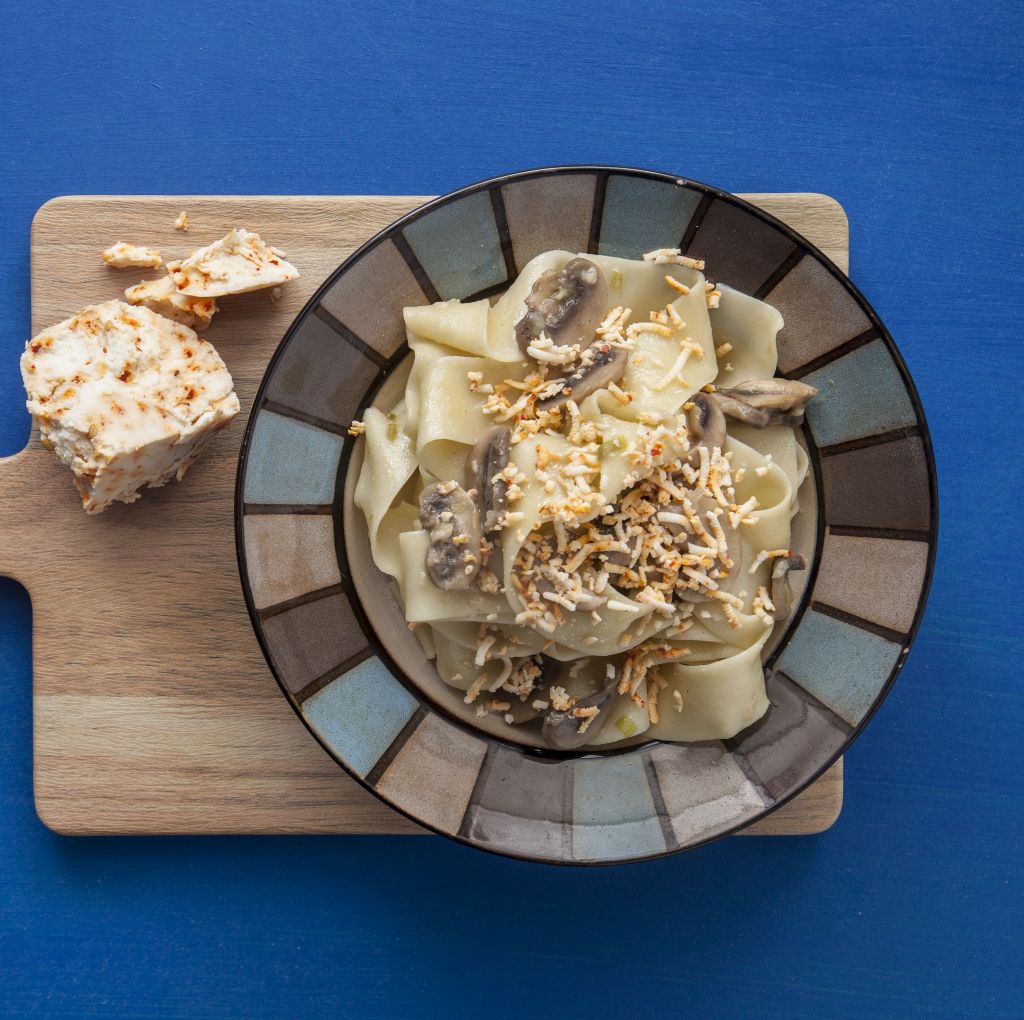 Ζυμαρικά με μανιτάρια και βολάκι