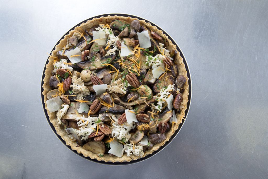 Τάρτα μανιταριών με κάστανα και τσαλαφούτι