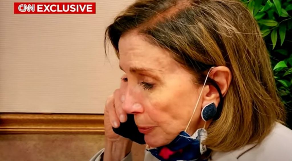 Πελόζι: Απειλούσε να χτυπήσει τον Τραμπ κατά την εισβολή στο Καπιτώλιο