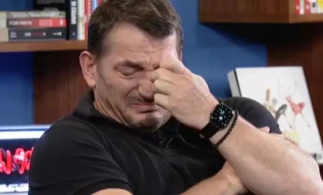 Πύρρος Δήμας: Βαθιά συγκίνηση για τον Αλέξανδρο Νικολαΐδη – Έκλαιγε με αναφιλητά