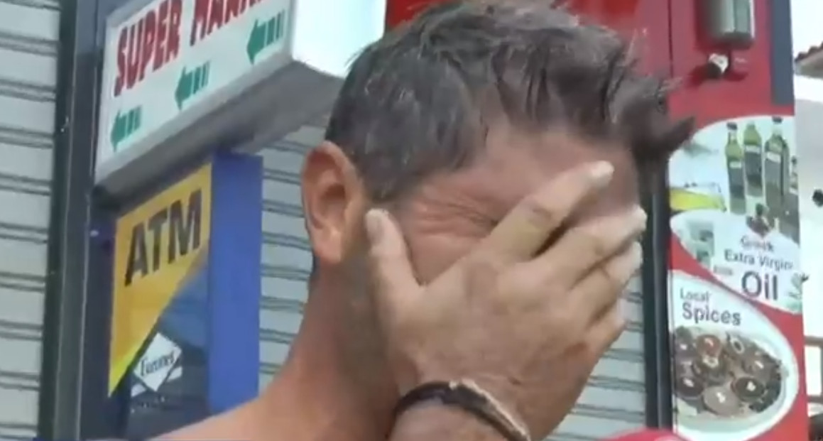 Κρήτη: Η στιγμή που ο σύζυγος βουτά και ανασύρει πνιγμένη τη γυναίκα του