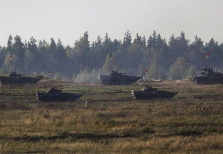 Λευκορωσία: «Τύμπανα πολέμου» – Η Μόσχα στέλνει 9.000 στρατιώτες και 170 άρματα μάχης