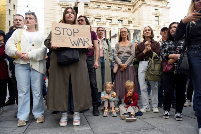 Κομισιόν: Οι ρωσικές επιθέσεις κατά μη στρατιωτικών υποδομών συνιστούν «ξεκάθαρα τρομοκρατικές ενέργειες»