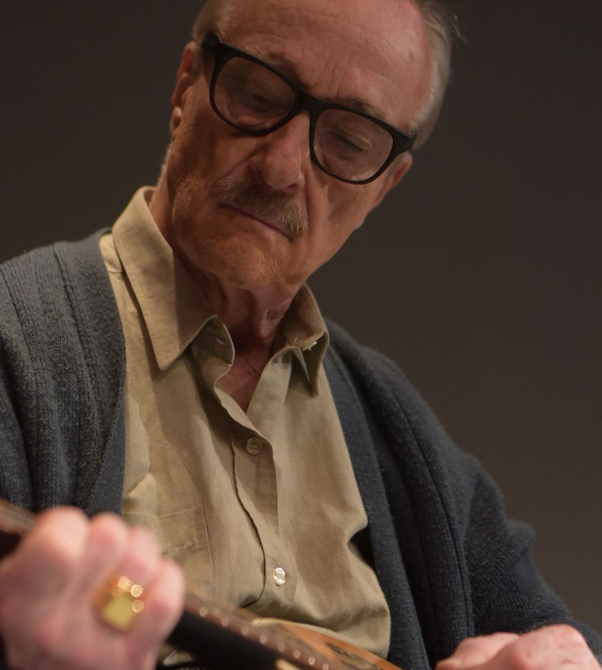 «Εγώ, ο Μάρκος Βαμβακάρης», ο Θανάσης Παπαγεωργίου συναντά τον ρεμπέτη στο θέατρο ΣΤΟΑ