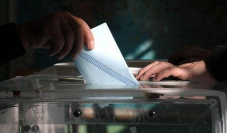 Εκλογές με τη νέα απογραφή: Πώς θα κατανεμηθούν οι βουλευτικές έδρες