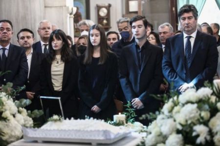 Συγκίνηση στο μνημόσυνο της Φώφης Γεννηματά [Εικόνες]