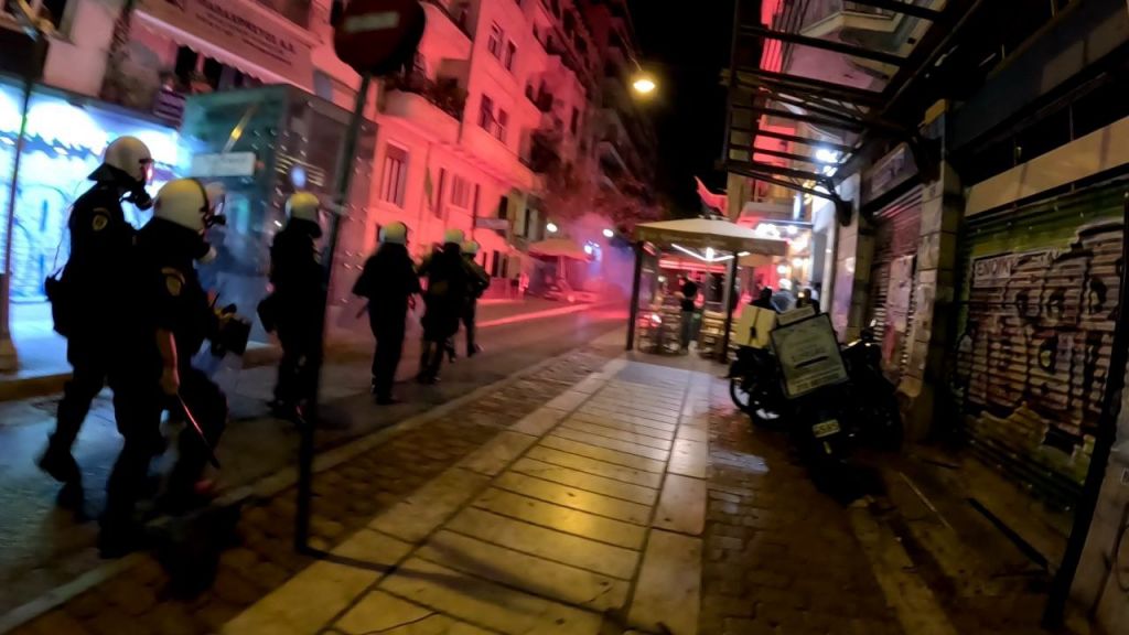 Ενταση στο κέντρο της Αθήνας με αστυνομία-διαδηλωτές – Πορεία φεμινιστικών οργανώσεων