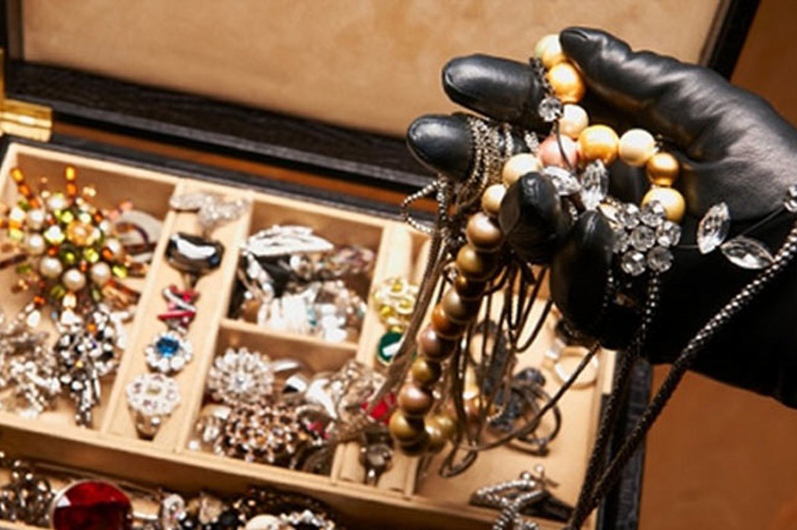 Βάρκιζα: Κοσμήματα αξίας 1 εκατ. ευρώ άρπαξαν διαρρήκτες από σπίτι Ουκρανών