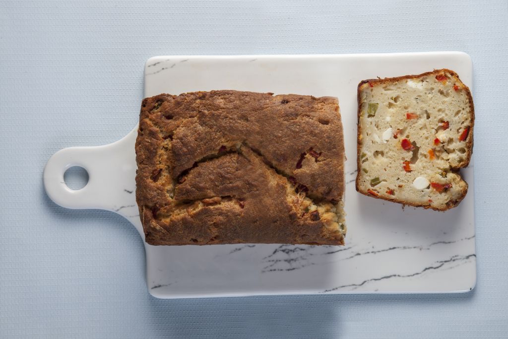 Ψωμί με λευκά τυριά και πιπεριές