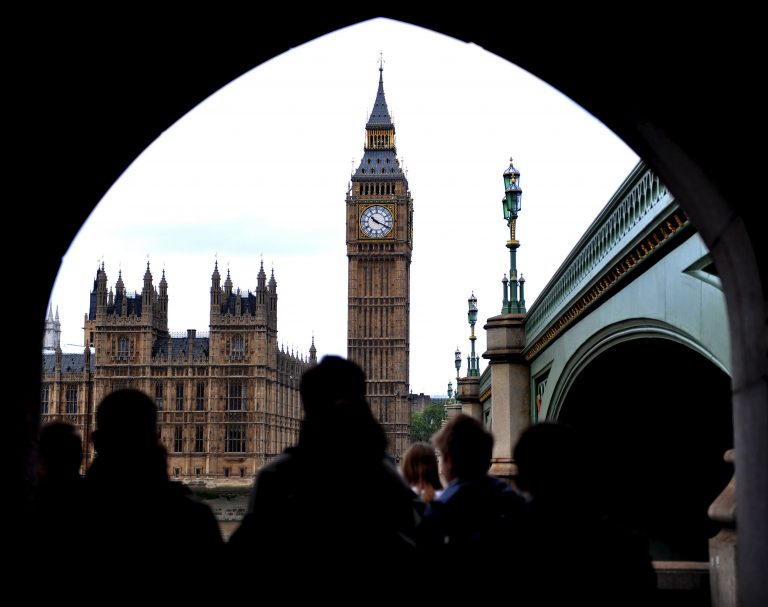 Να λυπόμαστε τους Βρετανούς;