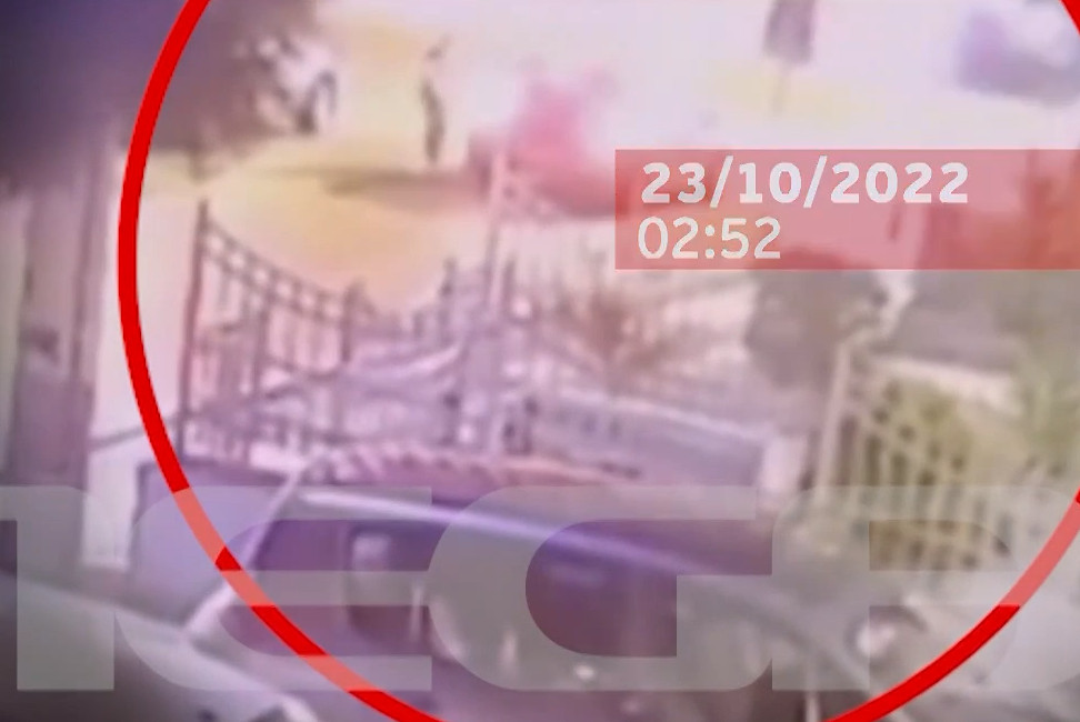 Παλαιό Φάληρο: H στιγμή που ο βιαστής με το τατουάζ εισβάλει στο ΙΧ 24χρονης