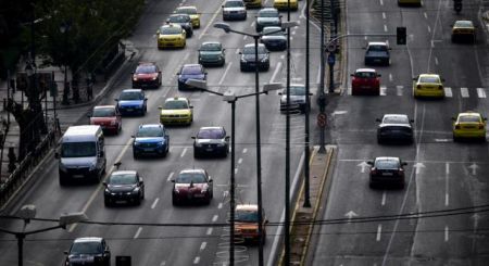 Κίνηση: Πόσες μέρες από τη ζωή τους χάνουν οι οδηγοί στην Αθήνα