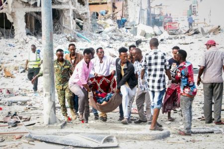 Σομαλία: 29 νεκροί από διπλή βομβιστική επίθεση αυτοκτονίας έξω από το υπουργείο Παιδείας