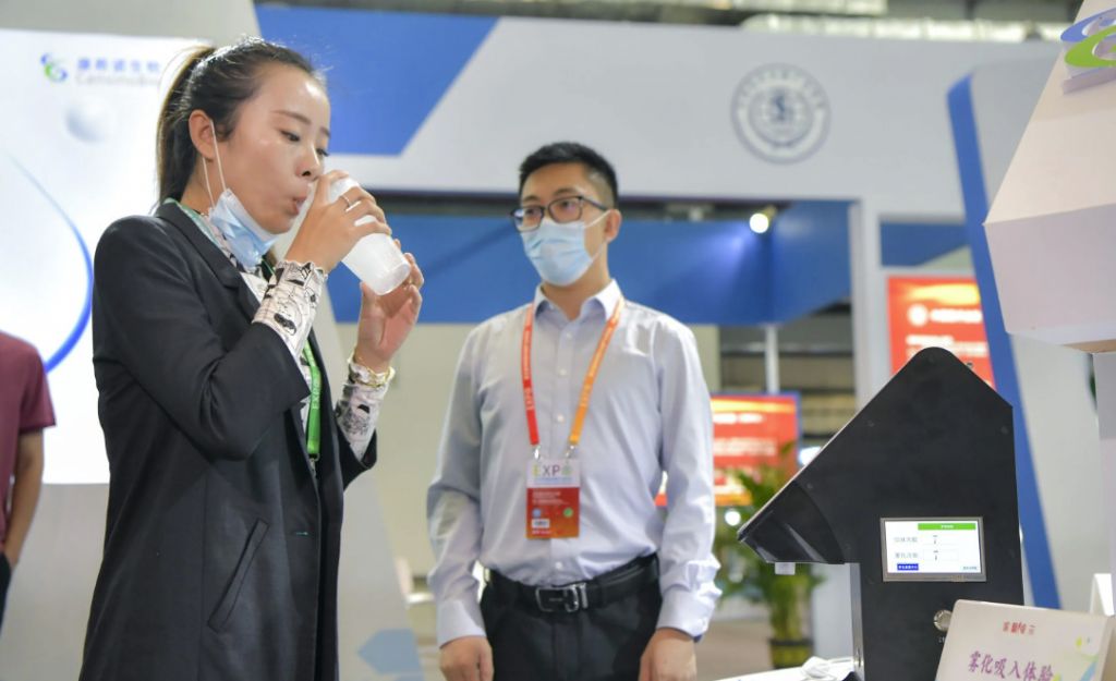 Κίνα: Η πρώτη χώρα που χορηγεί εισπνεόμενο εμβόλιο για τον κορωνοϊό