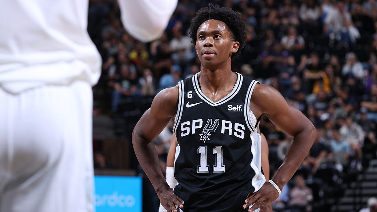 Σοκ στο ΝΒΑ: Οι Σπερς έδιωξαν τον Τζος Πρίμο επειδή ήταν επιδειξίας