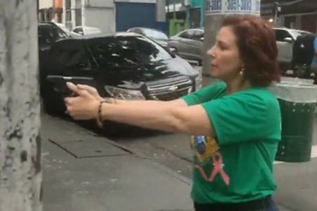 Βραζιλία: Βουλευτής του Μπολσονάρου έβγαλε όπλο μετά από καβγά