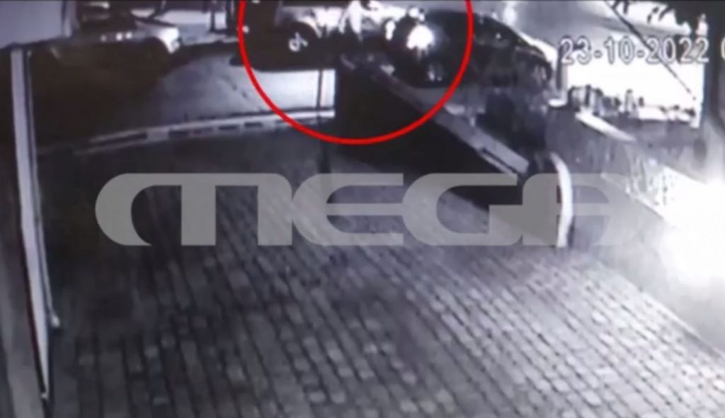 Παλαιό Φάληρο: Κάμερα κατέγραψε τις κινήσεις του βιαστή με το τατουάζ στην απόπειρα κατά της 24χρονης