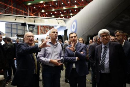 Τσίπρας στην ΕΑΒ: Εγκλημα ότι δεν έχει δοθεί ευρώ από τα εξοπλιστικά στην ελληνική βιομηχανία