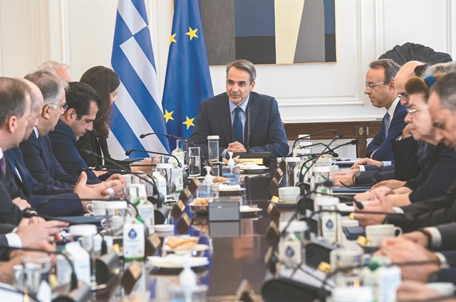 Τα «ενεργά» μέτωπα που απειλούν το Μαξίμου