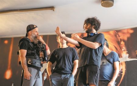 «Η τρέλα δεν λείπει από τη ζωή μας»