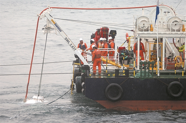 Οι «υποβρύχιες» οπτικές ίνες κάνουν στάση στην Ελλάδα
