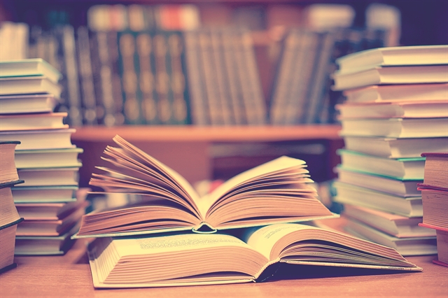 Πέραν της Ιστορίας