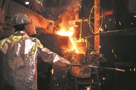 Στον αέρα τα βιομηχανικά τιμολόγια για το ρεύμα