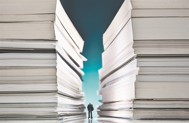 Ιδιωτικός έναντι δημόσιου τομέαδύο μέτρα, δύο σταθμά