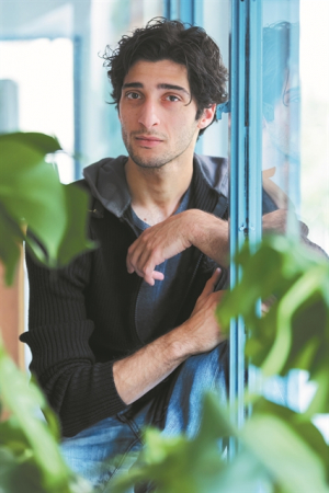 «Στο θέατρο όλα αρχίζουν από το σώμα»