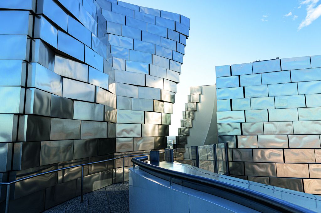 Βασίλης Οικονομόπουλος, Στην κορυφή του πύργου της Αρλ