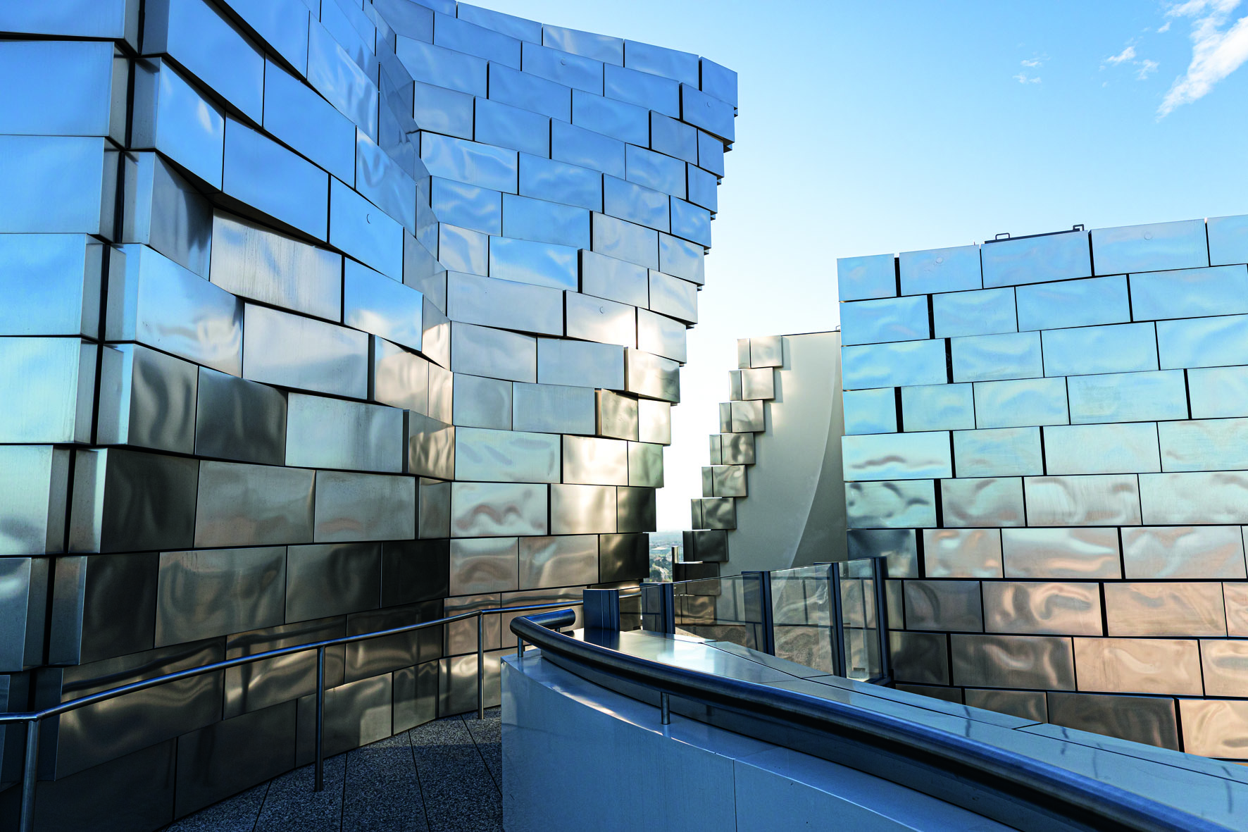 Βασίλης Οικονομόπουλος, Στην κορυφή του πύργου της Αρλ