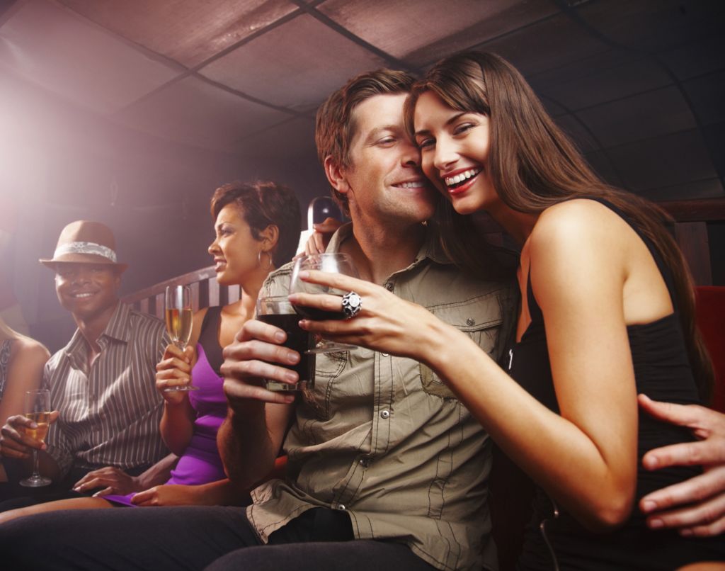 Αυξημένος ο κίνδυνος εγκεφαλικού για 20άρηδες και 30άρηδες που πίνουν πολύ αλκοόλ