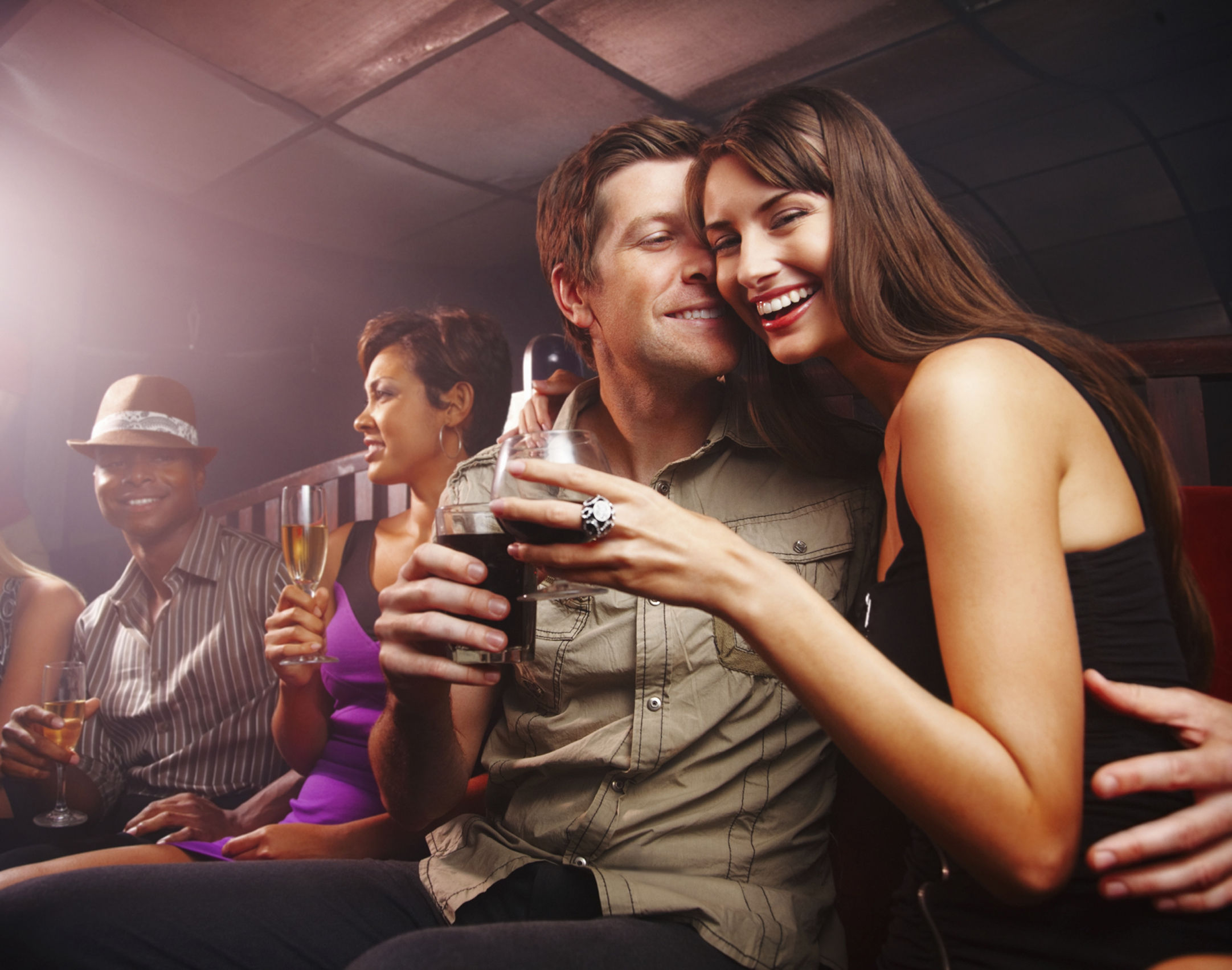 Αυξημένος ο κίνδυνος εγκεφαλικού για 20άρηδες και 30άρηδες που πίνουν πολύ αλκοόλ